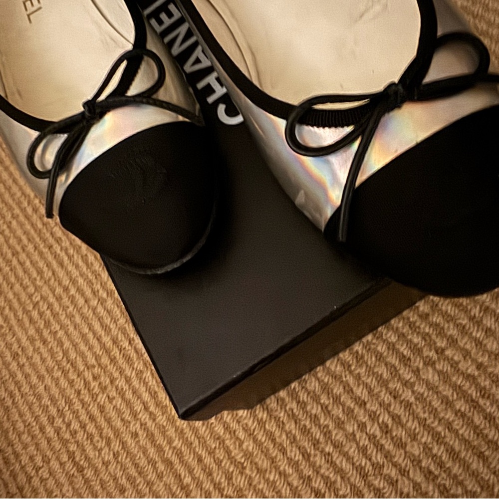 Chanel Black Cap Toe CC Logo Metallic Silver x Black size 38.5 great condition! - Picture 11 of 16